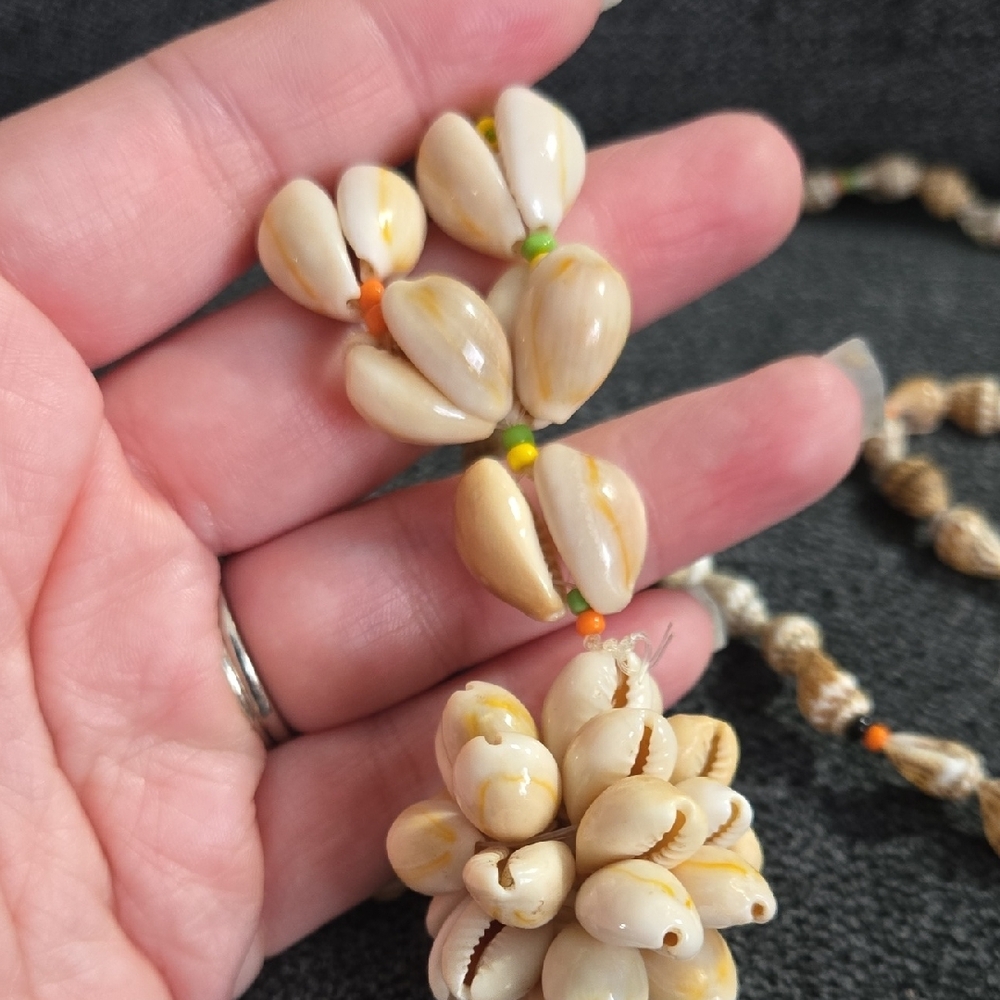 Handcrafted Cream Shell Necklace - Picture 3 of 4